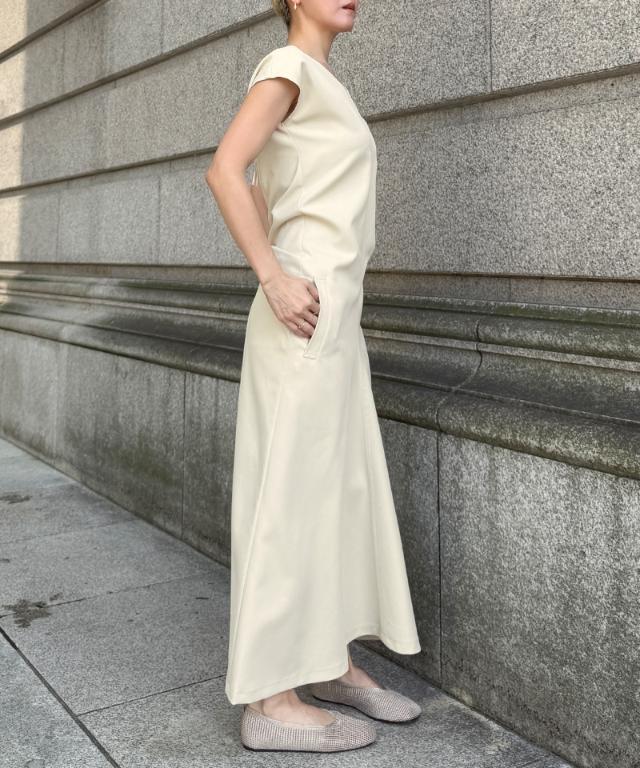 JENNE フレア美ラインワンピース　М　ホワイト　ドレス　美品 Iライン美シルエットワンピース｜JENNE(ジェンヌ)公式通販：パリ