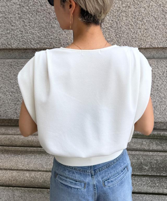 ジェンヌ　タック美シルエットカットソー　Mサイズ　新品同様 タック美シルエットカットソー（接触冷感・紫外線防止機能生地