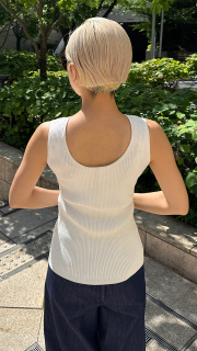 バックオープンニットノースリトップス