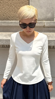 日本製美バストラインVネックカットソー