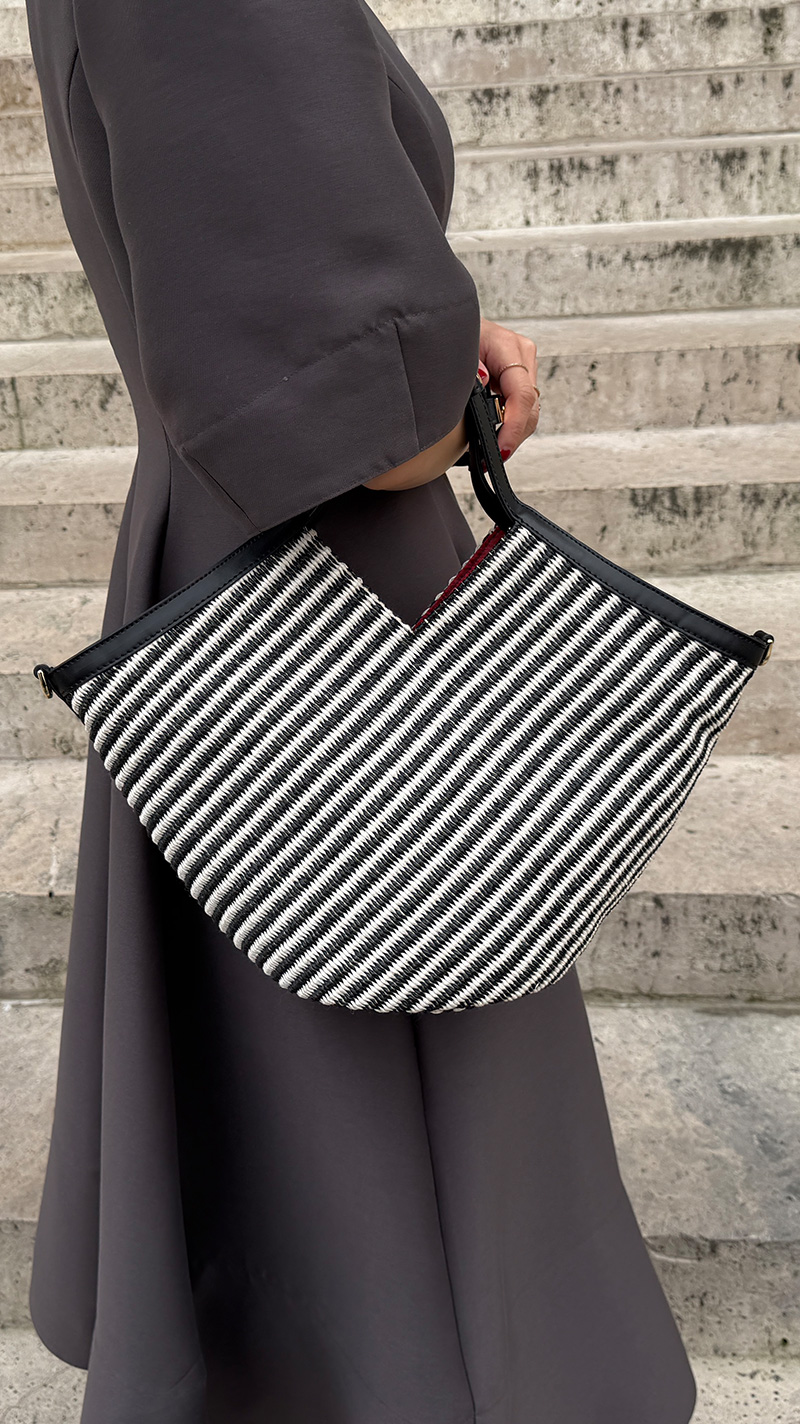 機能性イタリア素材サマーミディアムバッグ（ショルダー付）