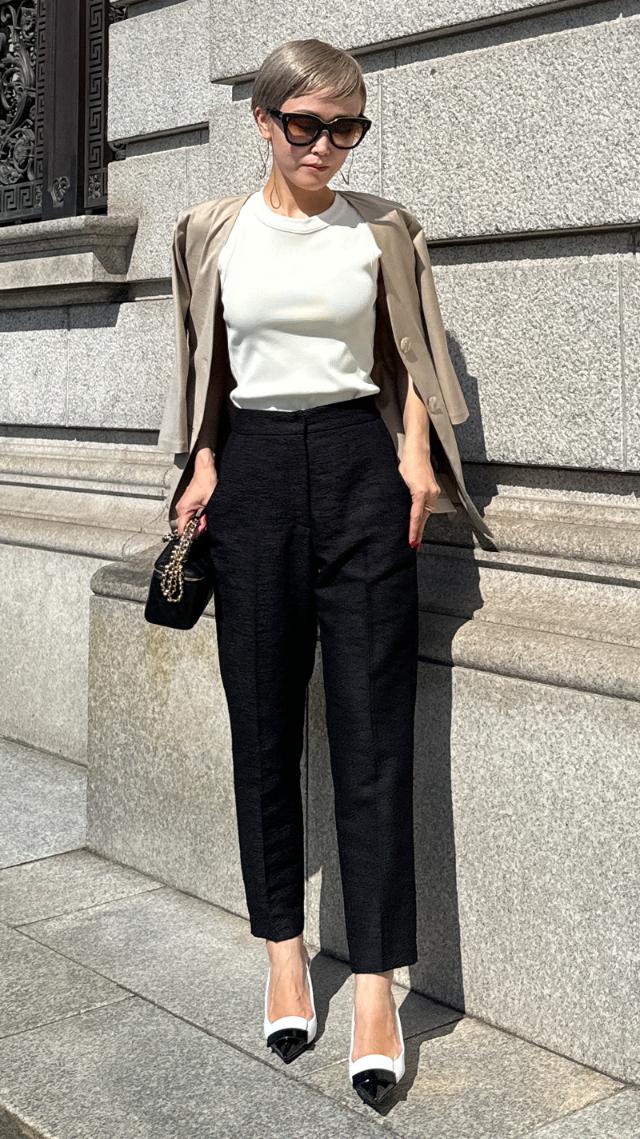 美脚テーパードパンツ