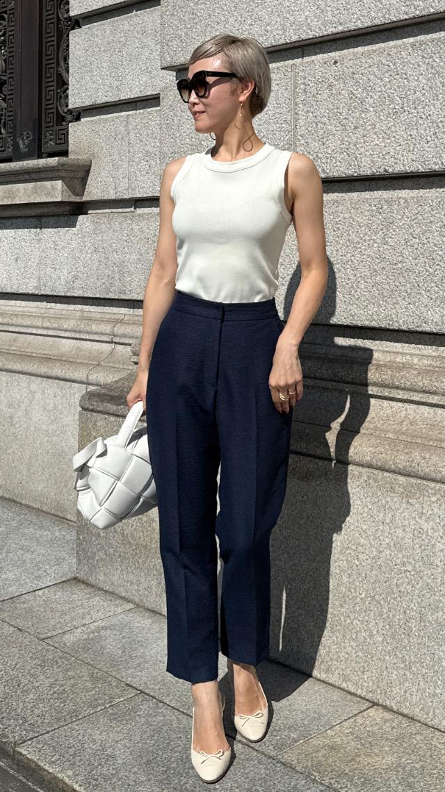 美脚テーパードパンツ