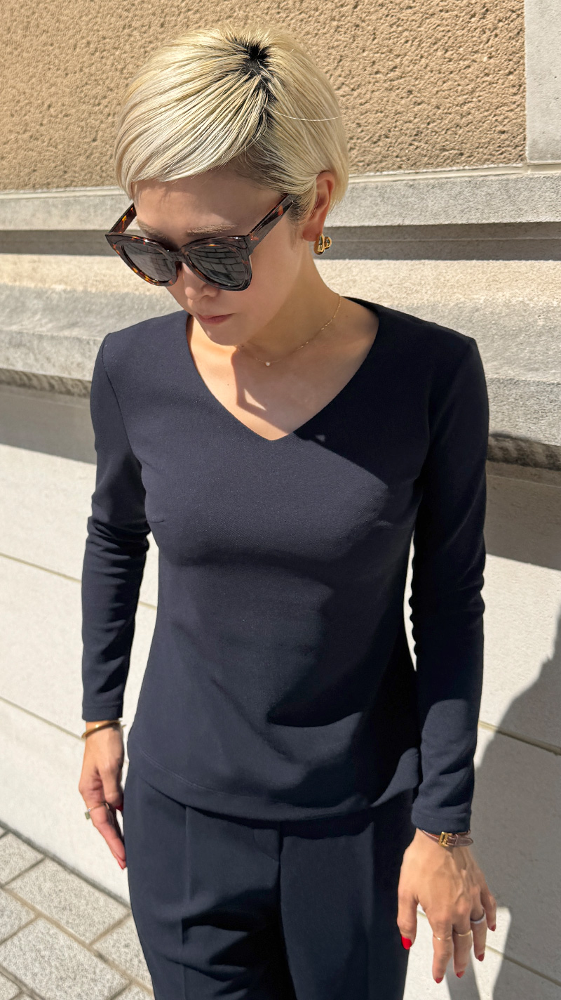 日本製美バストラインVネックカットソー