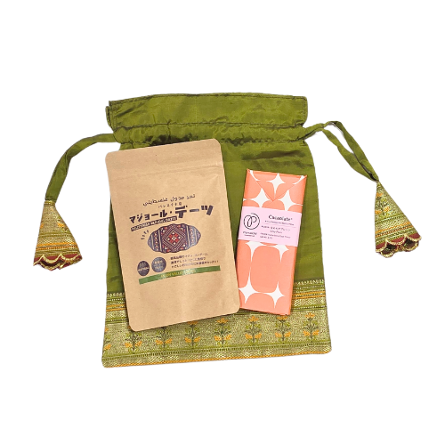 東ティモール産カカオのチョコとパレスチナ産デーツ 巾着入りセット