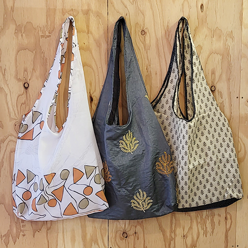 スリランカ　リサイクルサリーバッグ　白黒グレー系　厚め