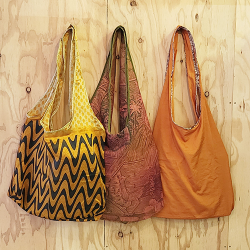 スリランカ　リサイクルサリーバッグ　暖色系　厚め　オレンジ系