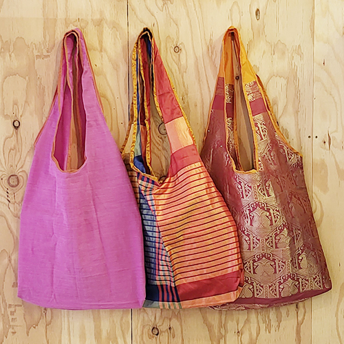 スリランカ　リサイクルサリーバッグ　暖色系　厚め　赤