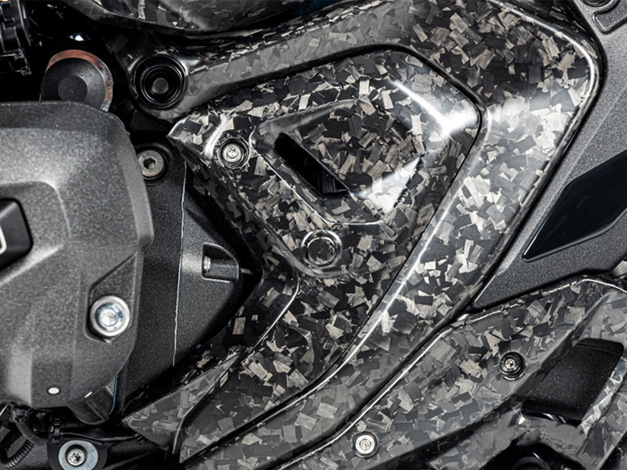 ワンダーリッヒ カーボン フレームトライアングルカバー ブラックダイヤモンド カーボン BMW R1300GS / R1300GS Adventure