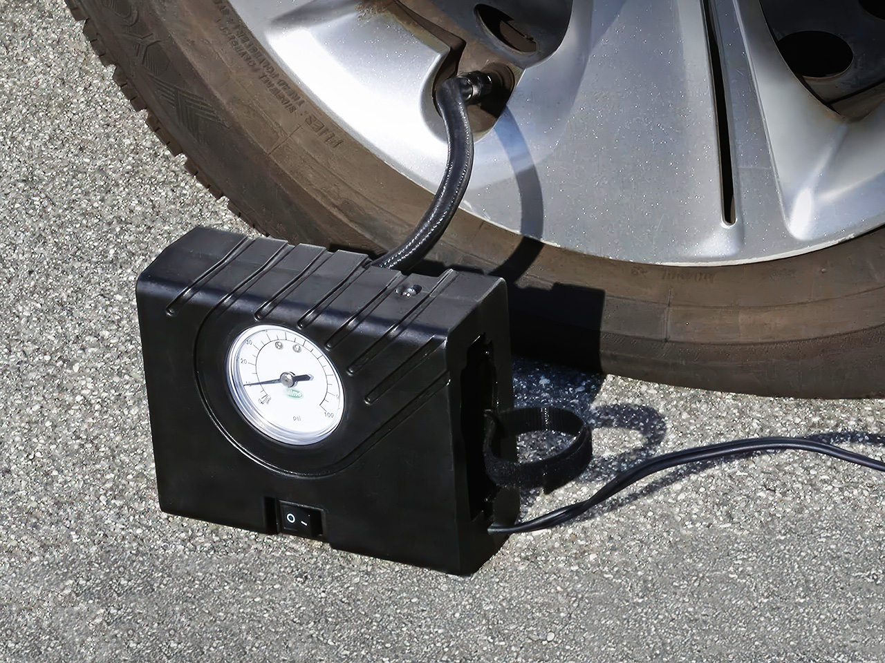 ワンダーリッヒ 12V携帯コンプレッサー (10PSI / 7kPaケージ付)