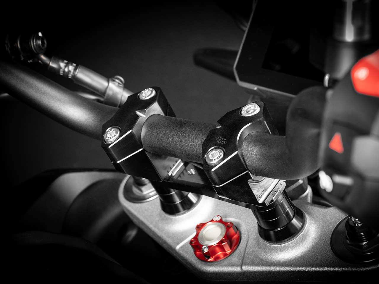 ギルズツーリング アジャスタブルハンドルバーライザー マウントキット 2DGT V-STROM 1050/DE/XT
