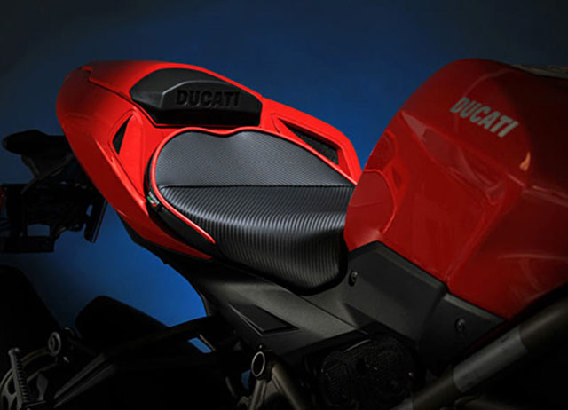 Sargent シート Ducati Streetfighter レギュラーフロントシート パイピング：ブラック