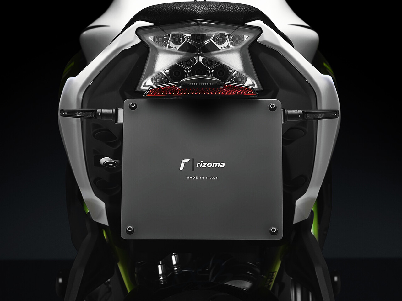 rizoma/リゾマ ライセンスプレートサポート フェンダーレスキット 「FOX」 Kawasaki ニンジャ 650