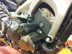 MT-09 ダンパー内蔵クラッシュパット