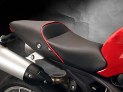 Sargent シート Ducati Monster 796 / 1100 レギュラーフロントシート パイピング：レッド