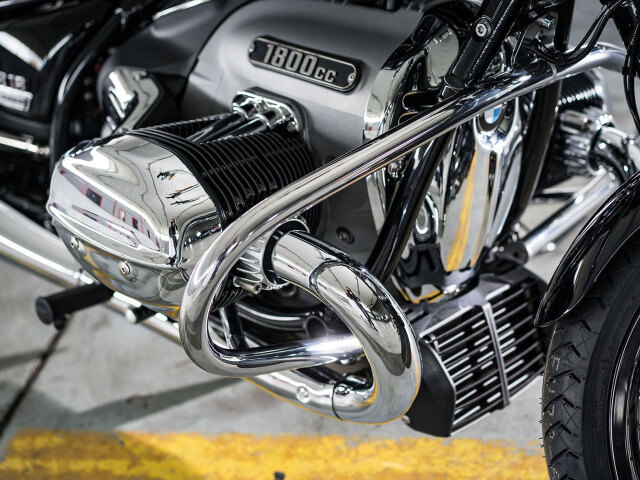 ワンダーリッヒ エンジンガード BMW R18