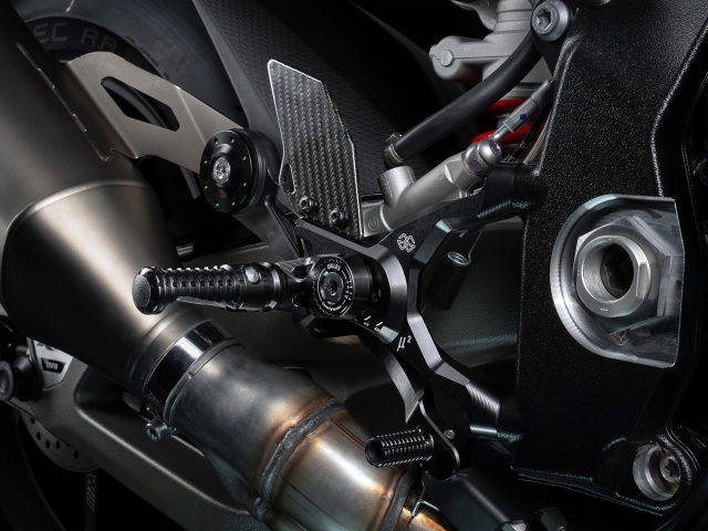 ギルズツーリング アジャスタブルバックステップ MUE2 BMW M1000RR