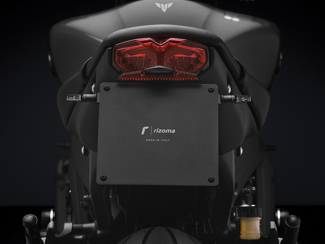 rizoma/リゾマ ライセンスプレートサポート フェンダーレスキット