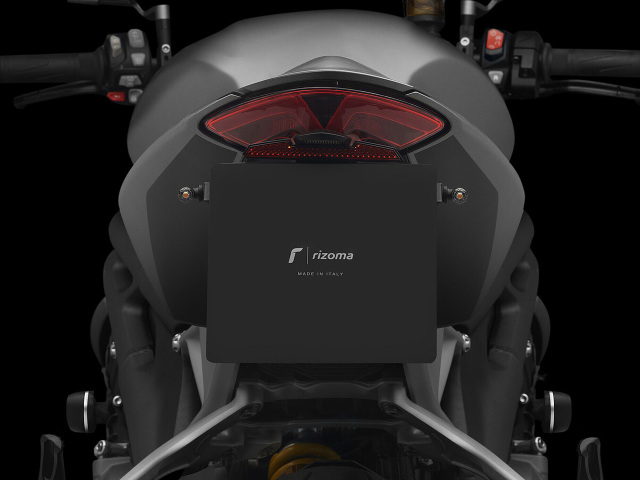 rizoma/リゾマ ライセンスプレートサポート フェンダーレスキット