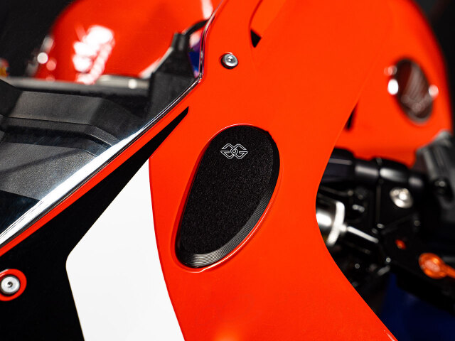 CBR1000RR レーサーレプリカミラー マジカルレーシング カーボンレーサーレプリカミラー のパーツ