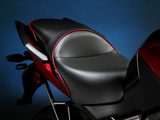 Sargent シート Kawasaki Versys レギュラーシート パイピング：ブラック