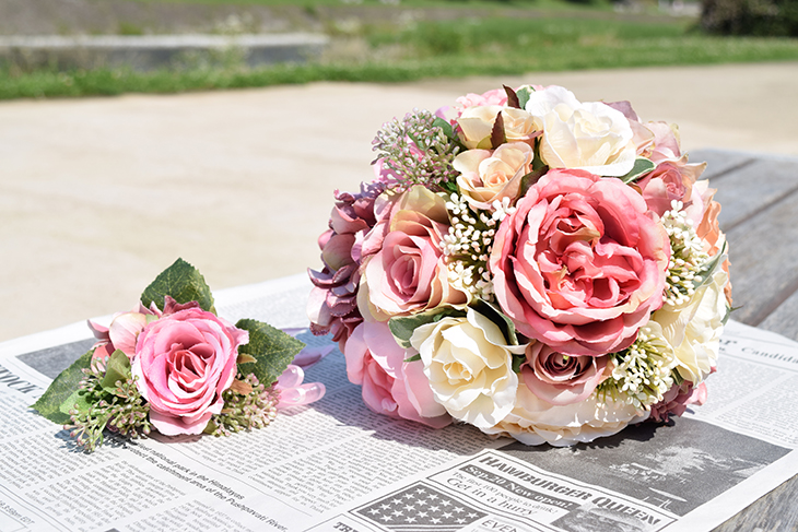 MB012R　ローズ・アキレア ラウンドブーケ　ピンク　ブートニア付き 受注生産品