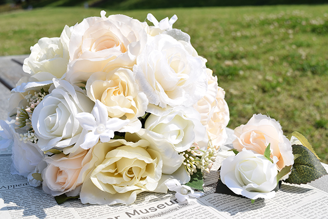 MB015R　ローズステファ ラウンドブーケ　オフホワイト　ブートニア付き　受注生産品