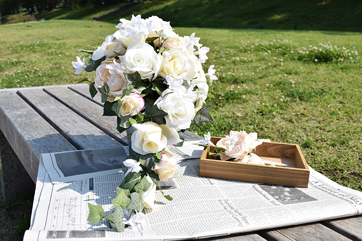 MB018R　ローズ キャスケード　オフホワイト　ブートニア付き　受注生産品