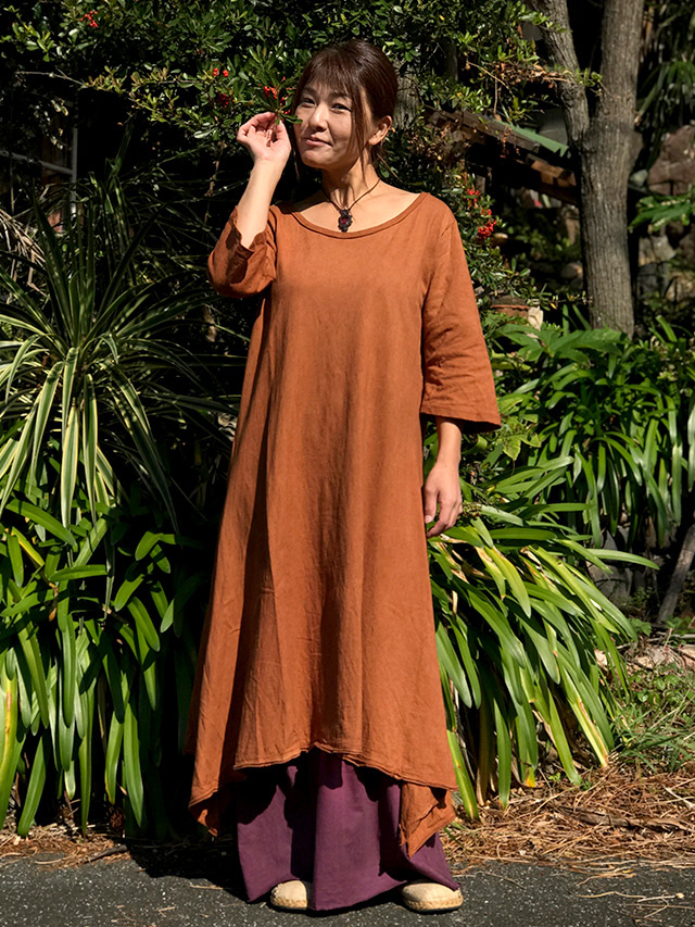 asana ゆったり フレアースリーブ ワンピース・草木染め