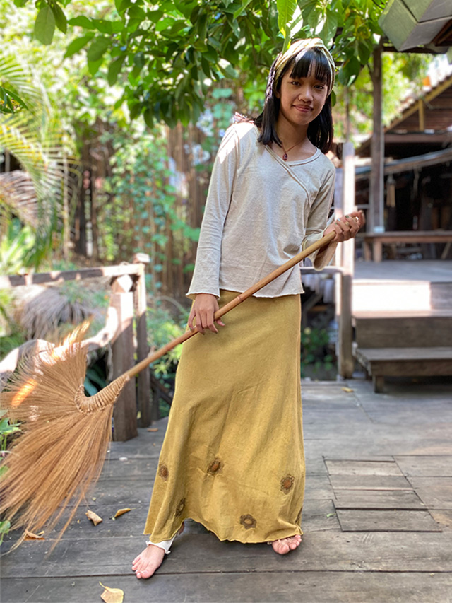 asana ヘンプコットン 紐付き ロング スカート・草木染め・かぎ編みワッペン付き