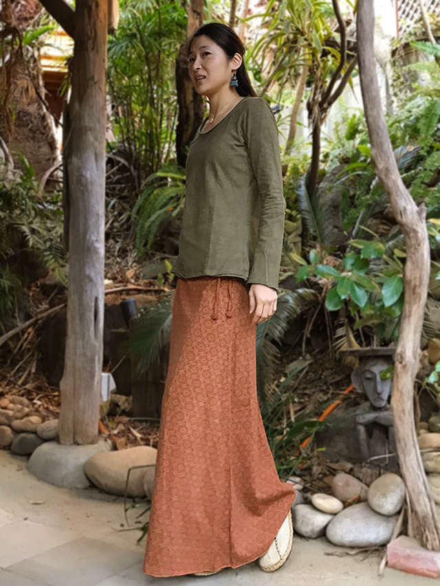 asana ふんわり 麻柄プリント 紐付き ロングスカート・草木染め