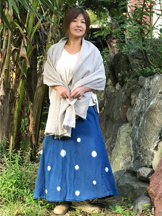 asana ふかふか フレアースカート・草木絞り染め