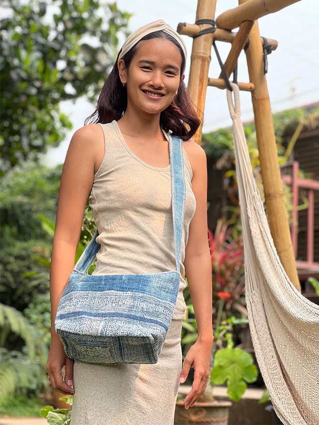 HEMP100% 手刺繍 バティック草木染め チャック付き ショルダーバッグ