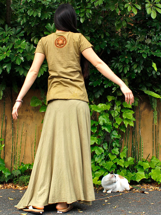 asana スリムTee・草木染め・背中麻柄モチーフ