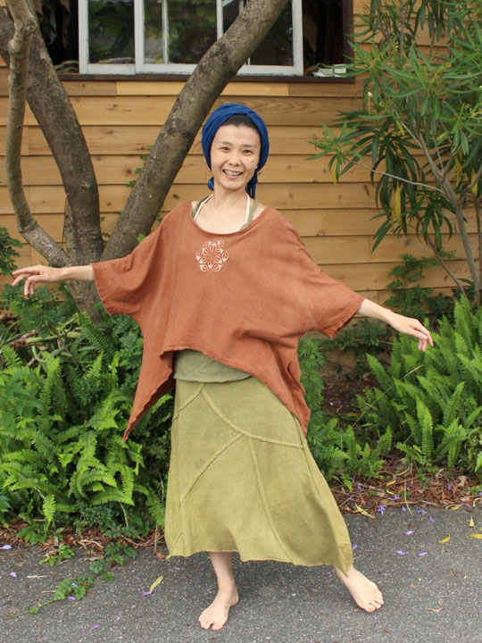 asana ウイングポンチョ草木染め・手刺繍