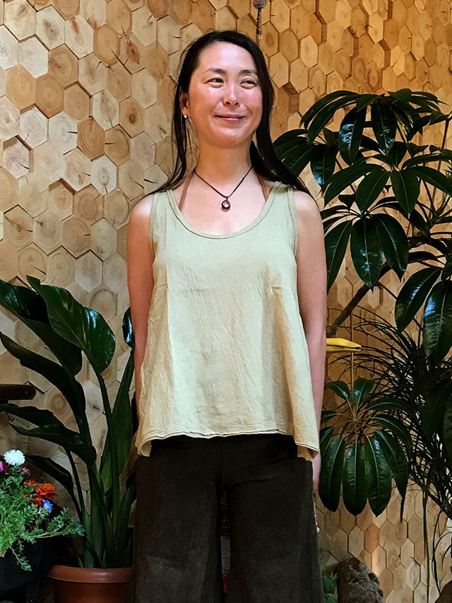 asana ゆったりタンク・草木染め