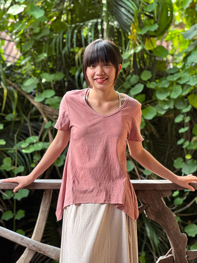 asana ヘンプコットン 薄手 Vネック Tシャツ・草木染め