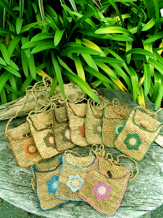 asana 手刺繍HEMPポシェット