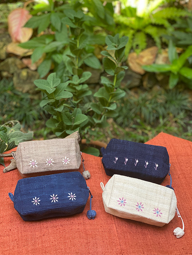 asana HEMP100% 手刺繍 スクエア ポーチ