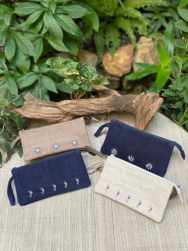 asana HEMP100% 手刺繍 ポーチ