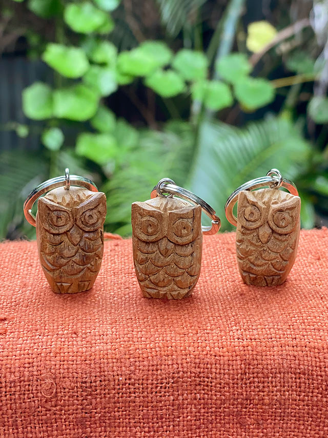 WOOD 木彫り ふくろう キーホルダー