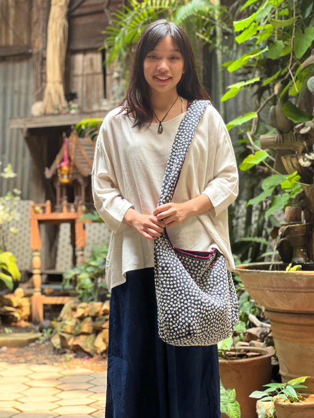 最終価格　美品　アジア民族刺繍布×本革持ち手　1点もの　美刺繍♪ハンドバッグ 再再再値下 美品 アジア民族刺繍布×本革持ち手 素敵1点もの 美