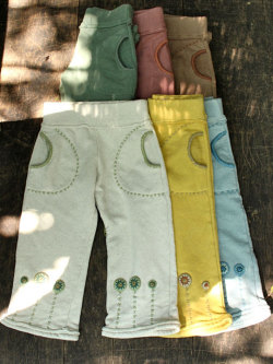 asana KIDS 手刺繍入りふかふかパンツ