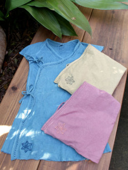 asana babybaby・草木染め手刺繍入り