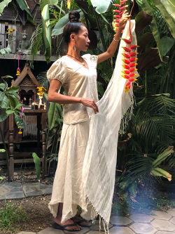 asana パフスリーブ Tee・きなり