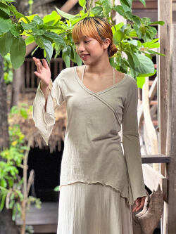 asana ヘンプコットン 薄手 カシュクール風 フレアースリーブ・きなり