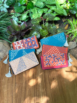 ヘンプタッセル付き 手刺繍 長財布