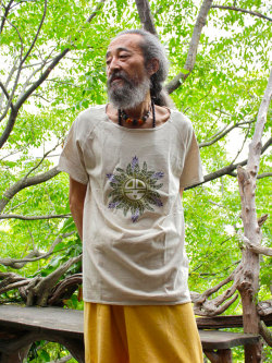 asana メンズ プリント Tee・カチーナ