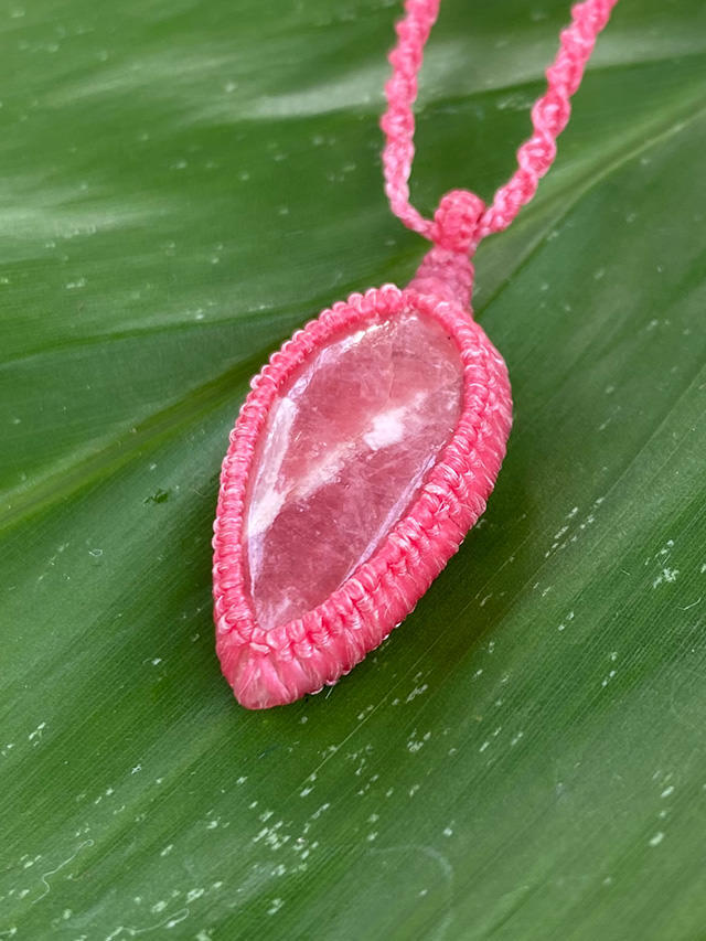 インカローズ天然石ネックレス