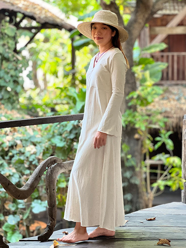 パヤカフード付きベージュロングワンピース BIGセーラーカラーロングワンピース